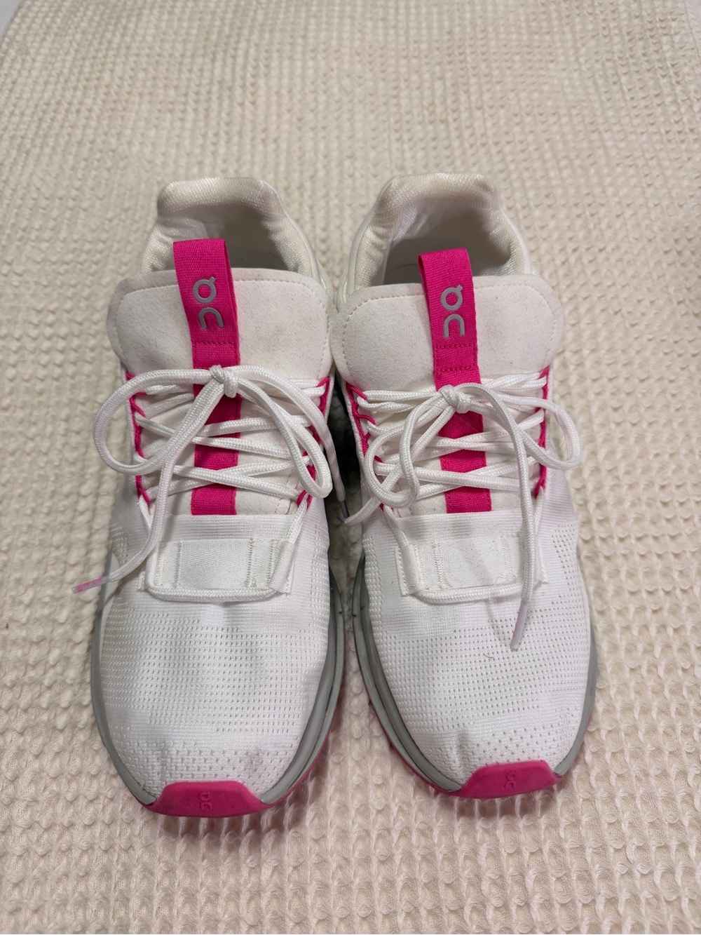 On Running White & Pink Women's Athletic Sneakers w/BOX